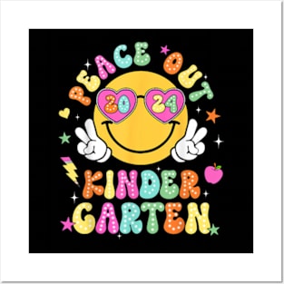Peace Out Kindergarten Cute Groovy Last Day Of Kindergarten T-Shirt Posters and Art